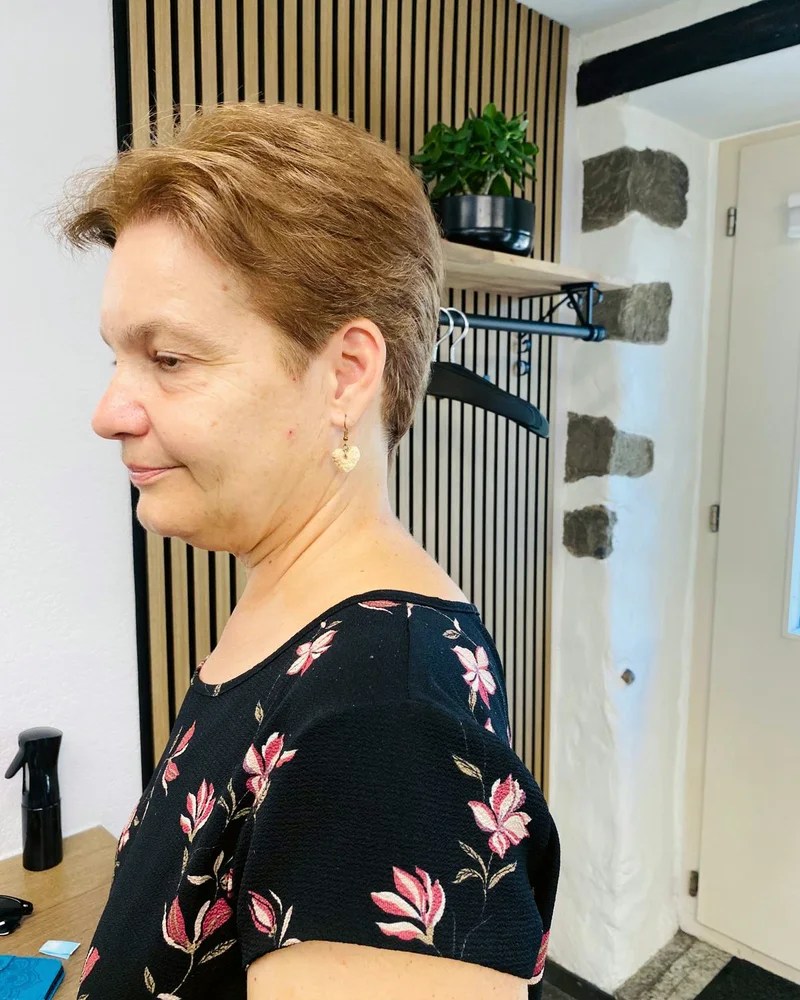 Kurzhaarschnitt, im Salon frisch gestylt
